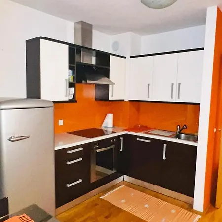 Orange شقة *